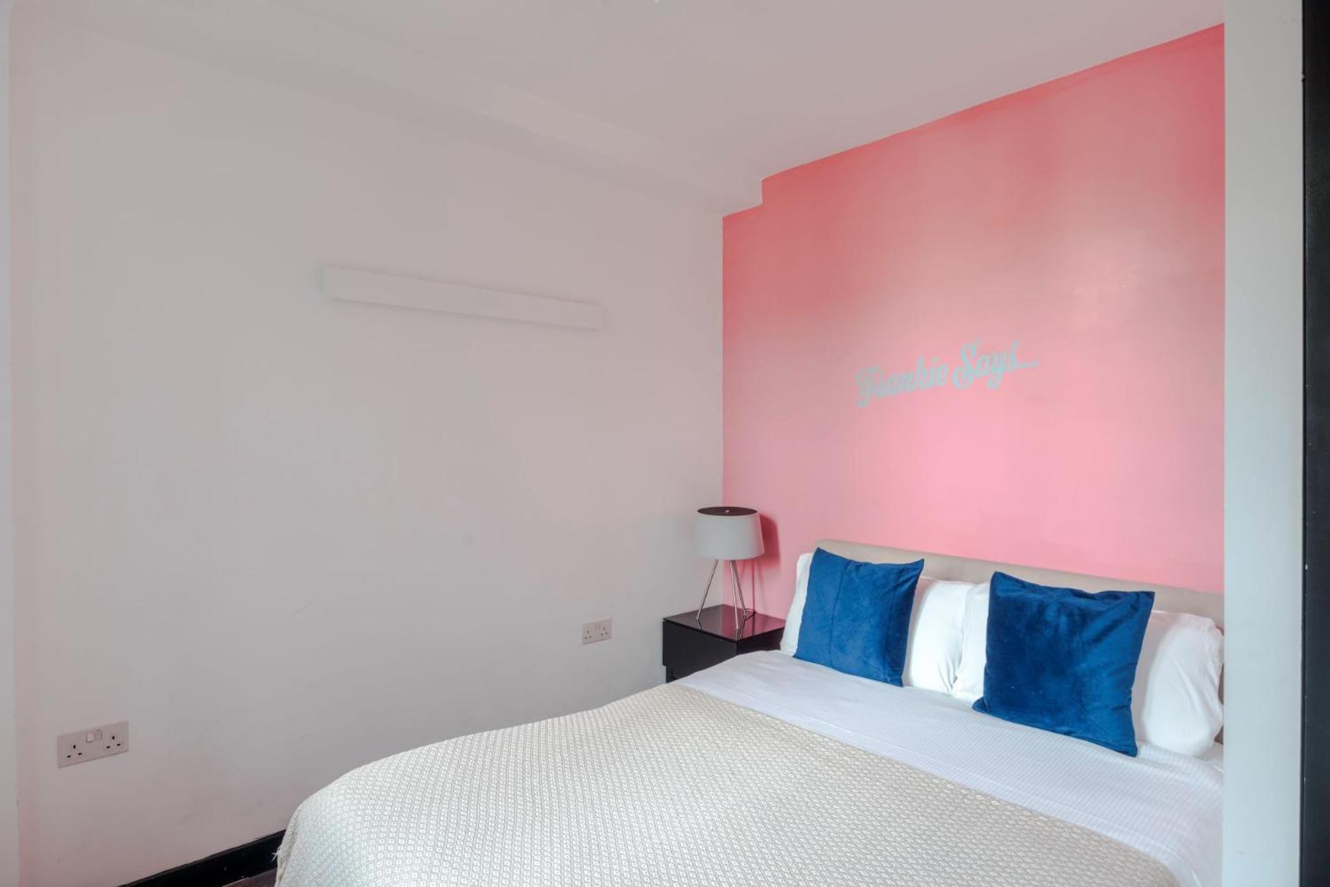 The "Slaycation" Crib - Soho - By Frankie Says Apartamento Londres Exterior foto